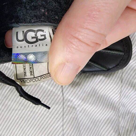 UGG Kids Butte Winter Boots Black Leather Insulated Waterproof Size 3 S/N 5209 - Picture 10 of 16